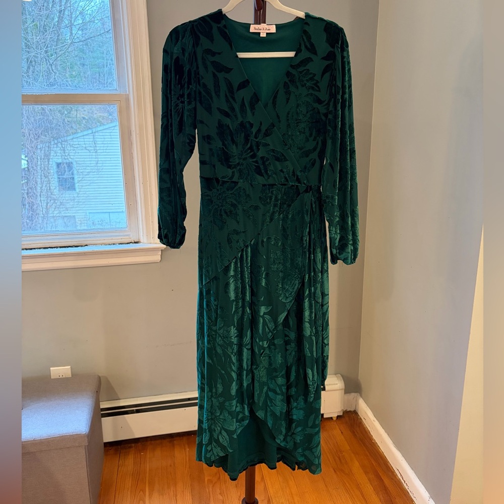 Long Sleeve Emerald Green Velvet Burnout Midi Dress